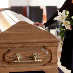 Simple Funeral Etiquette for Those Dealing With a Loss